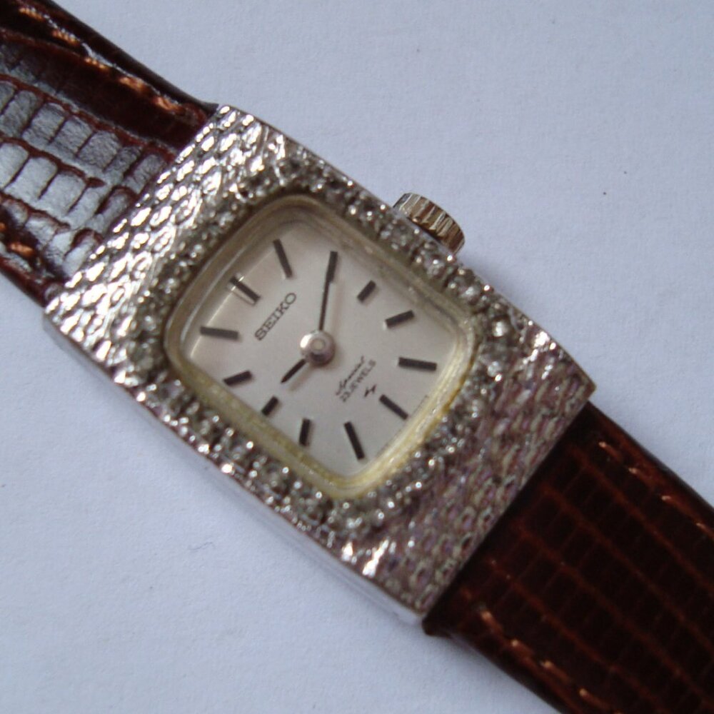 VINTAGE LADY WIND UP SEIKO SPECIAL 23 JEWELS ,RUN GREAT